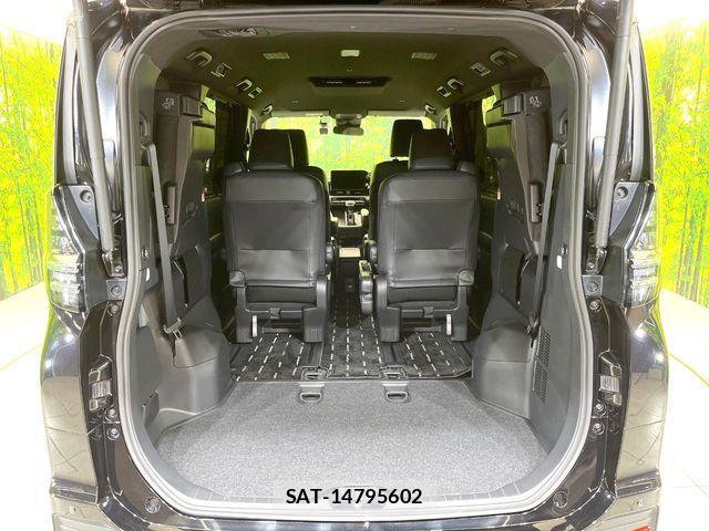Toyota VOXY HYBRID 2024-09 8232348-10