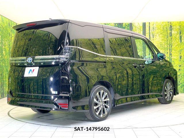 Toyota VOXY HYBRID 2024-09 8232348-17