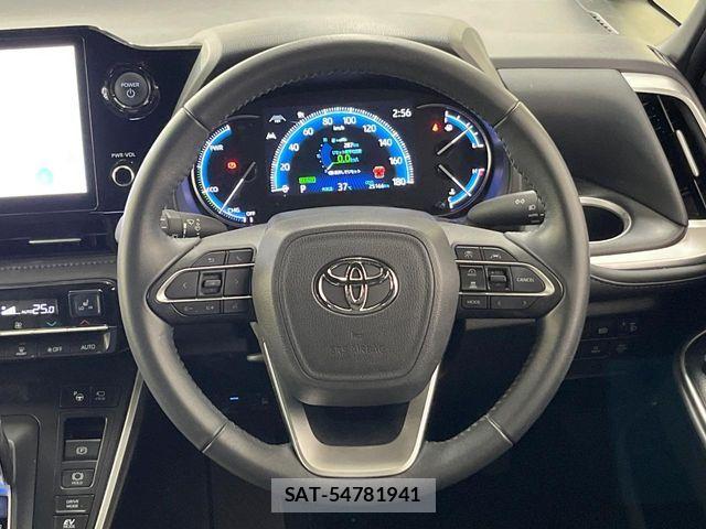 Toyota VOXY HYBRID 2024-10 8232352-11