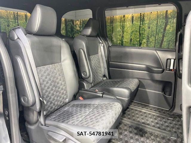 Toyota VOXY HYBRID 2024-10 8232352-8