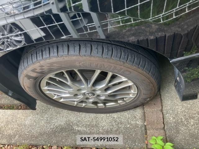 Toyota VOXY HYBRID 2016-04 8232368-9
