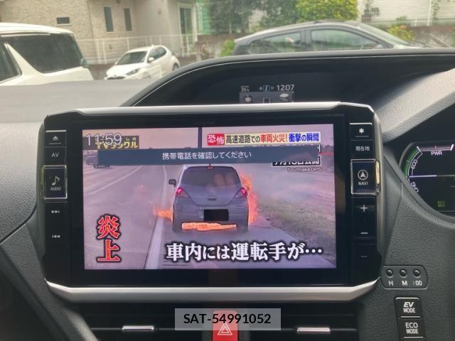 Toyota VOXY HYBRID 2016-04 8232368-19