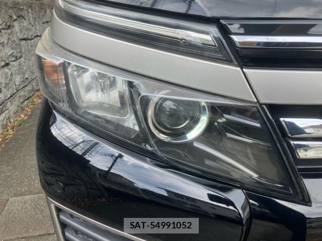 Toyota VOXY HYBRID 2016-04 8232368-2