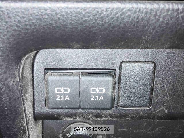 Toyota VOXY HYBRID 2021-07 8232358-11