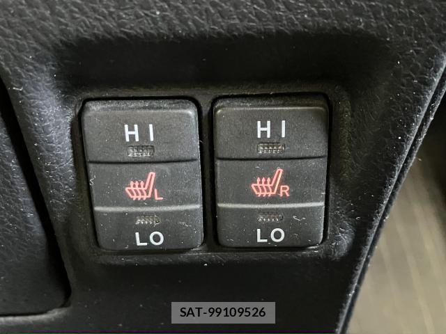 Toyota VOXY HYBRID 2021-07 8232358-13