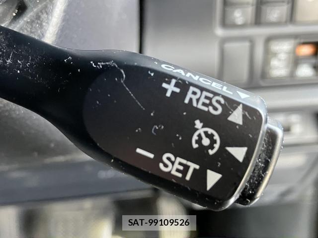 Toyota VOXY HYBRID 2021-07 8232358-14