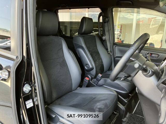 Toyota VOXY HYBRID 2021-07 8232358-16