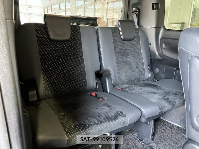 Toyota VOXY HYBRID 2021-07 8232358-18