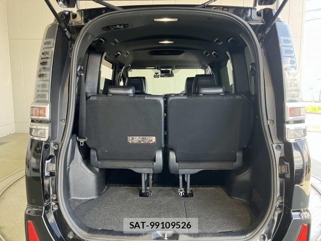 Toyota VOXY HYBRID 2021-07 8232358-19