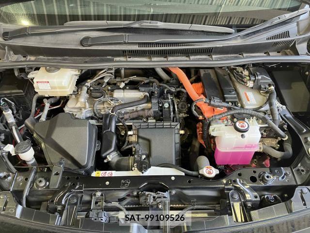 Toyota VOXY HYBRID 2021-07 8232358-21