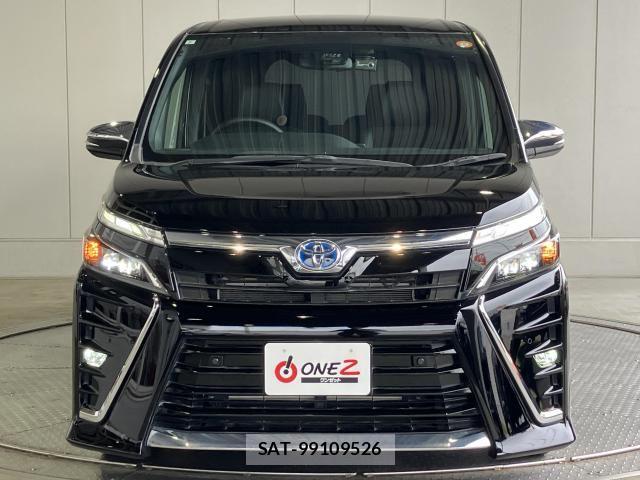 Toyota VOXY HYBRID 2021-07 8232358-24