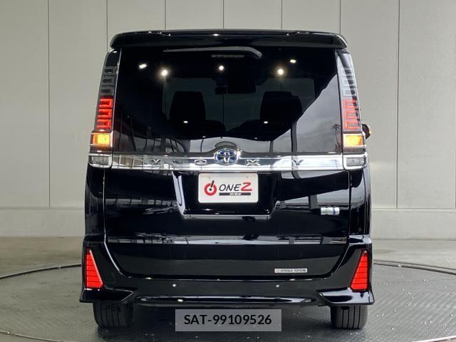 Toyota VOXY HYBRID 2021-07 8232358-27