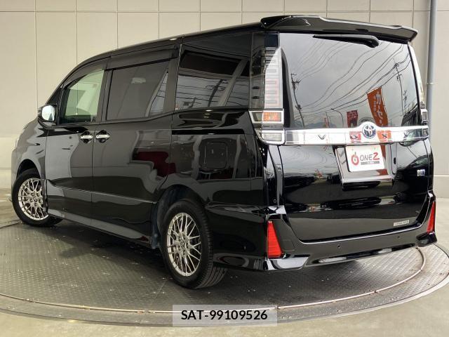 Toyota VOXY HYBRID 2021-07 8232358-28