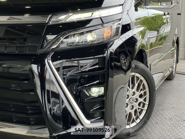 Toyota VOXY HYBRID 2021-07 8232358-2