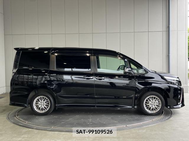 Toyota VOXY HYBRID 2021-07 8232358-29