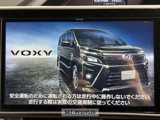 Toyota VOXY HYBRID 2021-07 8232358-5