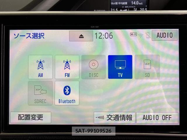 Toyota VOXY HYBRID 2021-07 8232358-7