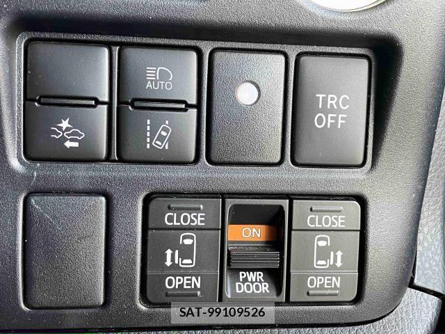 Toyota VOXY HYBRID 2021-07 8232358-8