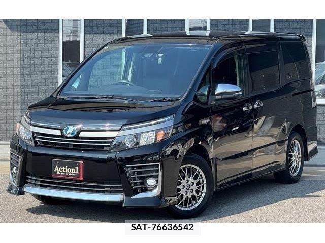 Toyota VOXY HYBRID 2017-04 8232359-0