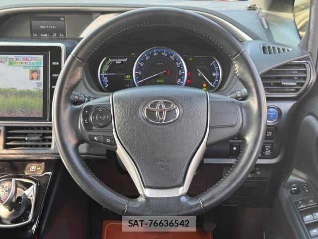 Toyota VOXY HYBRID 2017-04 8232359-11