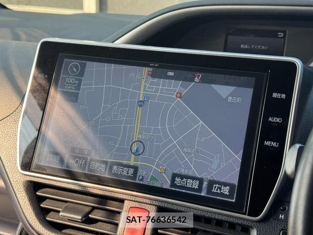 Toyota VOXY HYBRID 2017-04 8232359-17