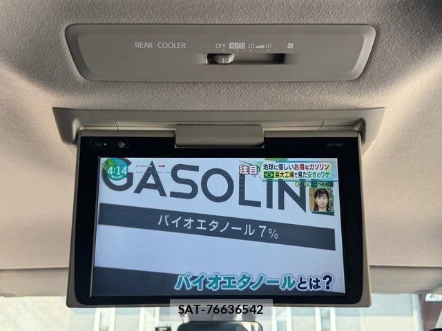 Toyota VOXY HYBRID 2017-04 8232359-28
