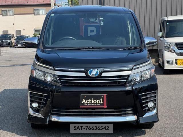 Toyota VOXY HYBRID 2017-04 8232359-2