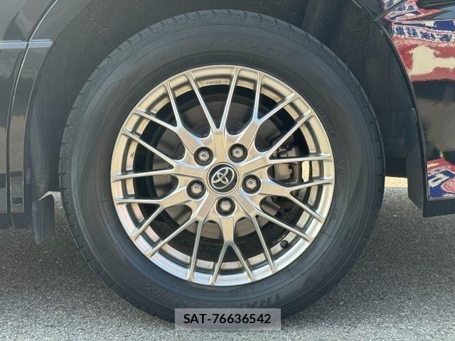Toyota VOXY HYBRID 2017-04 8232359-7
