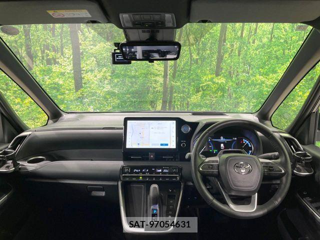 Toyota VOXY HYBRID 2023-03 8232355-1