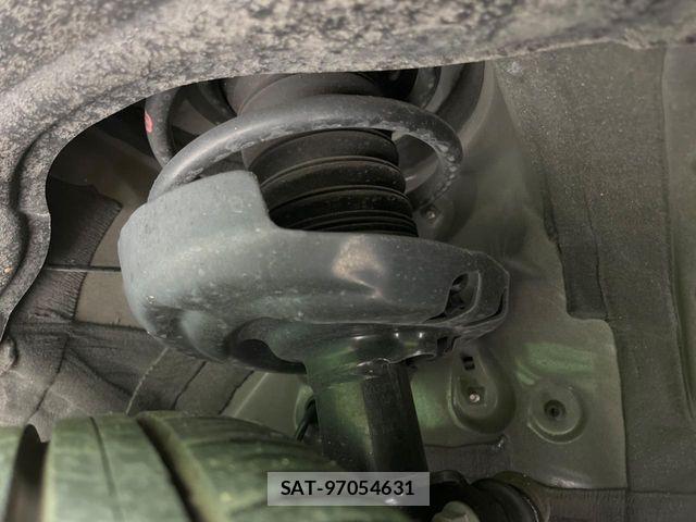 Toyota VOXY HYBRID 2023-03 8232355-19