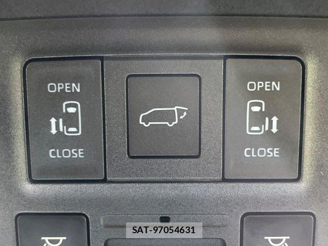 Toyota VOXY HYBRID 2023-03 8232355-5