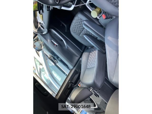 Toyota VOXY HYBRID 2023-05 8232356-13
