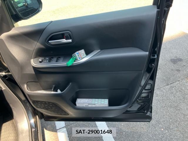 Toyota VOXY HYBRID 2023-05 8232356-15