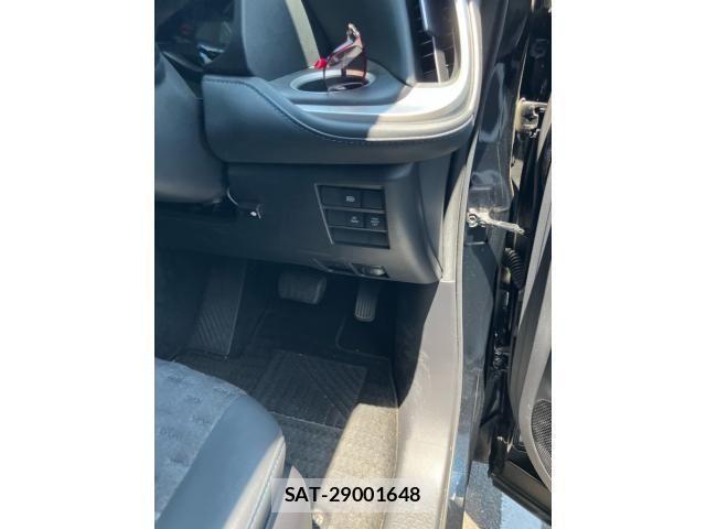 Toyota VOXY HYBRID 2023-05 8232356-16
