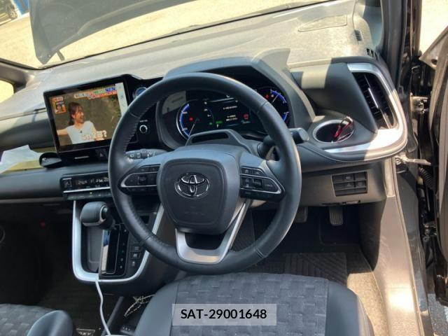 Toyota VOXY HYBRID 2023-05 8232356-17