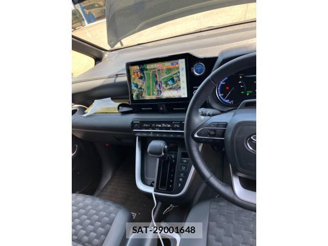 Toyota VOXY HYBRID 2023-05 8232356-18