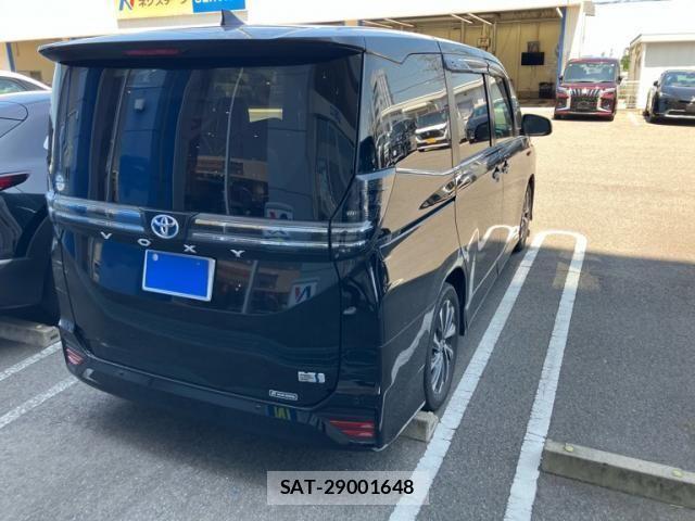 Toyota VOXY HYBRID 2023-05 8232356-2