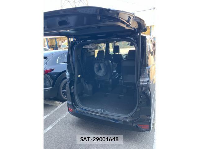 Toyota VOXY HYBRID 2023-05 8232356-7