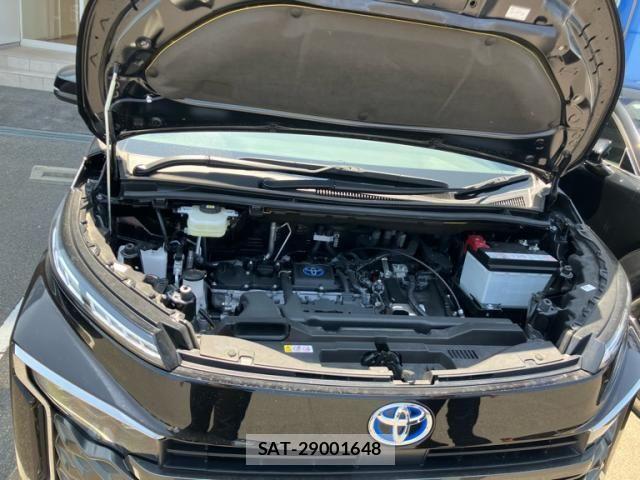 Toyota VOXY HYBRID 2023-05 8232356-8