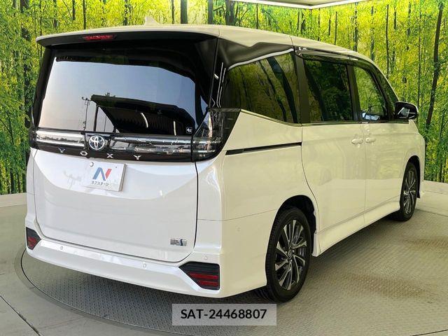 Toyota VOXY HYBRID 2022-11 8232347-18