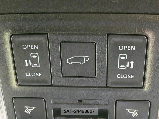Toyota VOXY HYBRID 2022-11 8232347-6