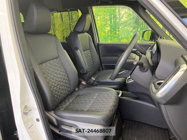 Toyota VOXY HYBRID 2022-11 8232347-8