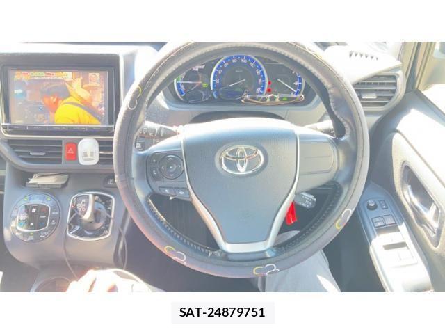 Toyota VOXY HYBRID 2015-09 8232370-12