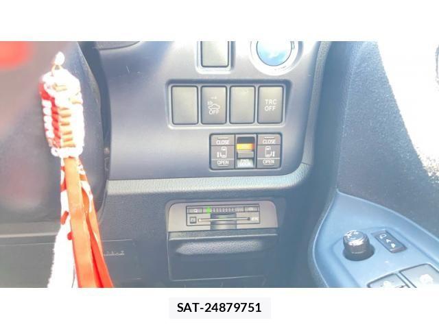 Toyota VOXY HYBRID 2015-09 8232370-14