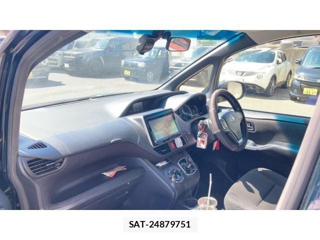 Toyota VOXY HYBRID 2015-09 8232370-15