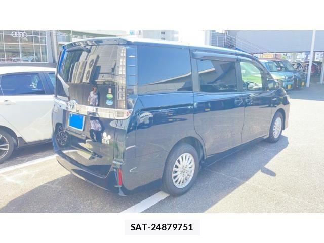 Toyota VOXY HYBRID 2015-09 8232370-2