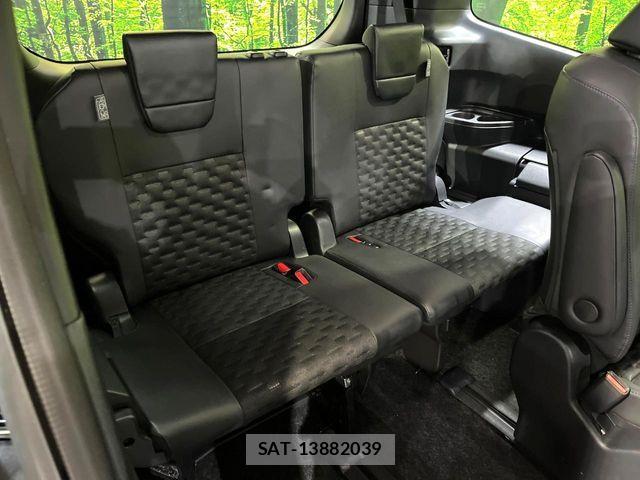 Toyota VOXY HYBRID 2024-06 8232346-10