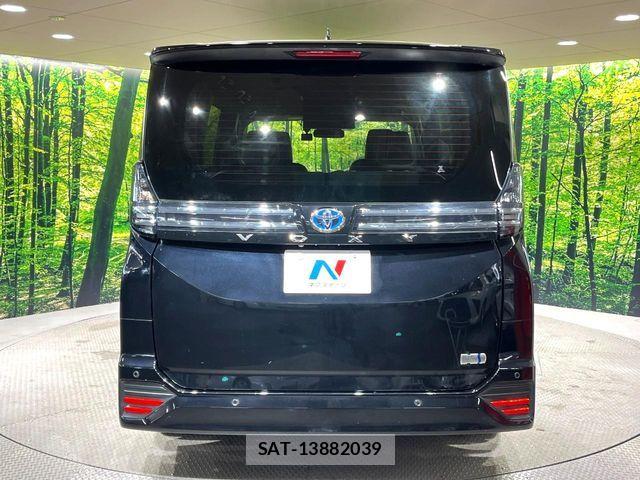 Toyota VOXY HYBRID 2024-06 8232346-15