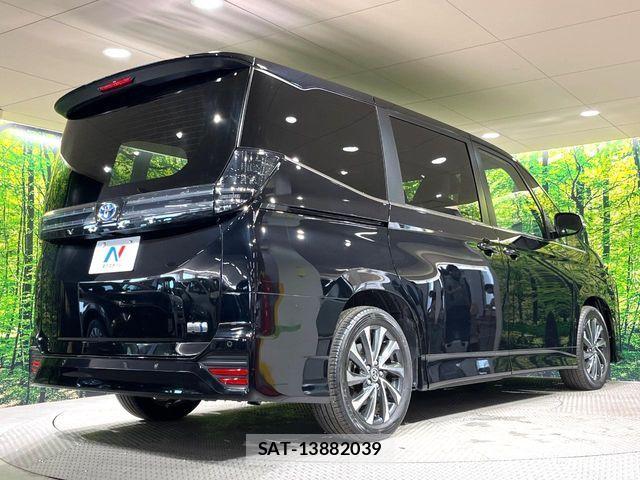 Toyota VOXY HYBRID 2024-06 8232346-17