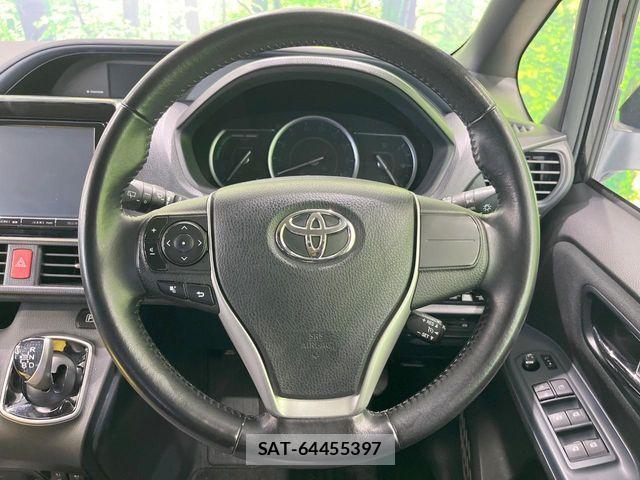 Toyota VOXY HYBRID 2015-06 8232361-11